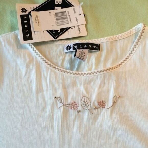 Blast women's short sleeve blouse cream size S embroidered. - Picture 5 of 6